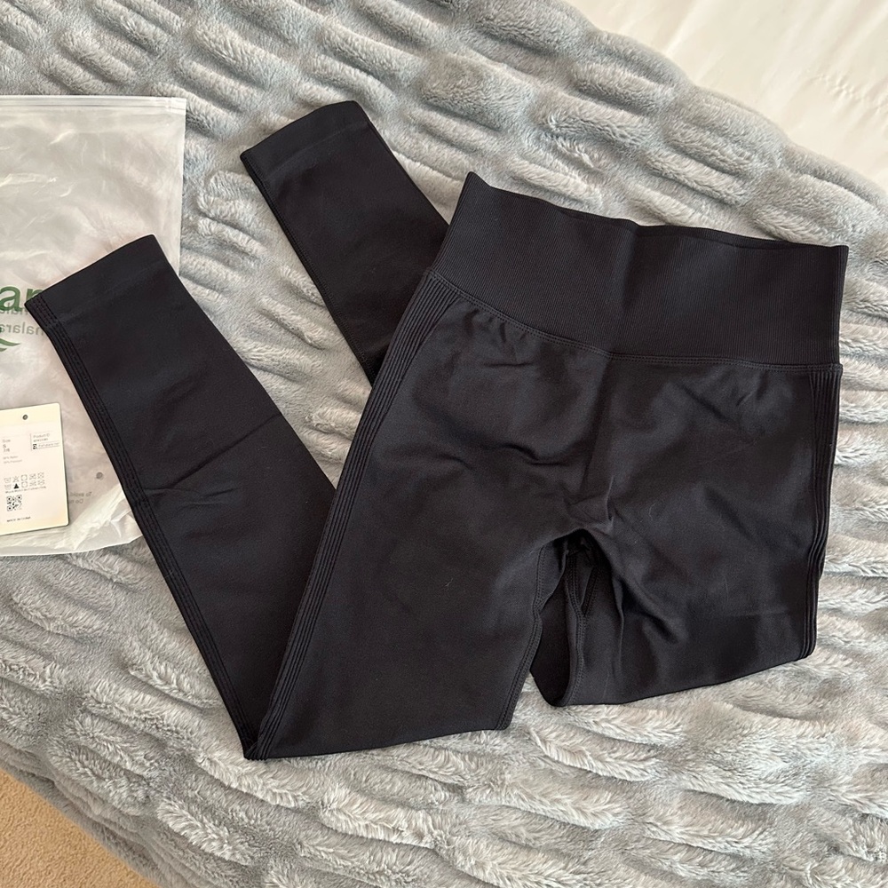 NWT Black High-Waisted Leggings in 7/8 Length